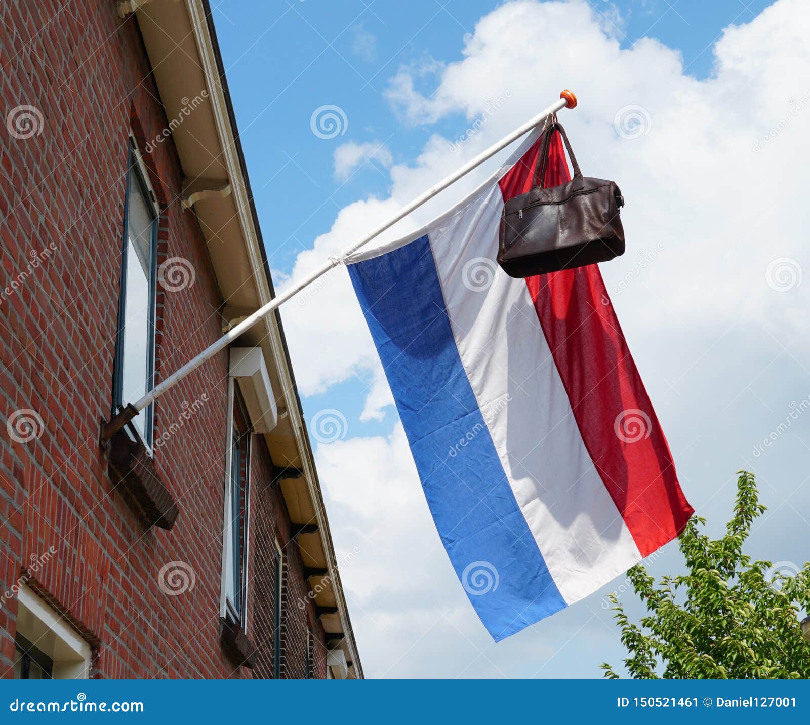 Nederlandse Vlag Met Een Schooltas Stock Afbeelding - Image of achtergrond,  huis: 150521461