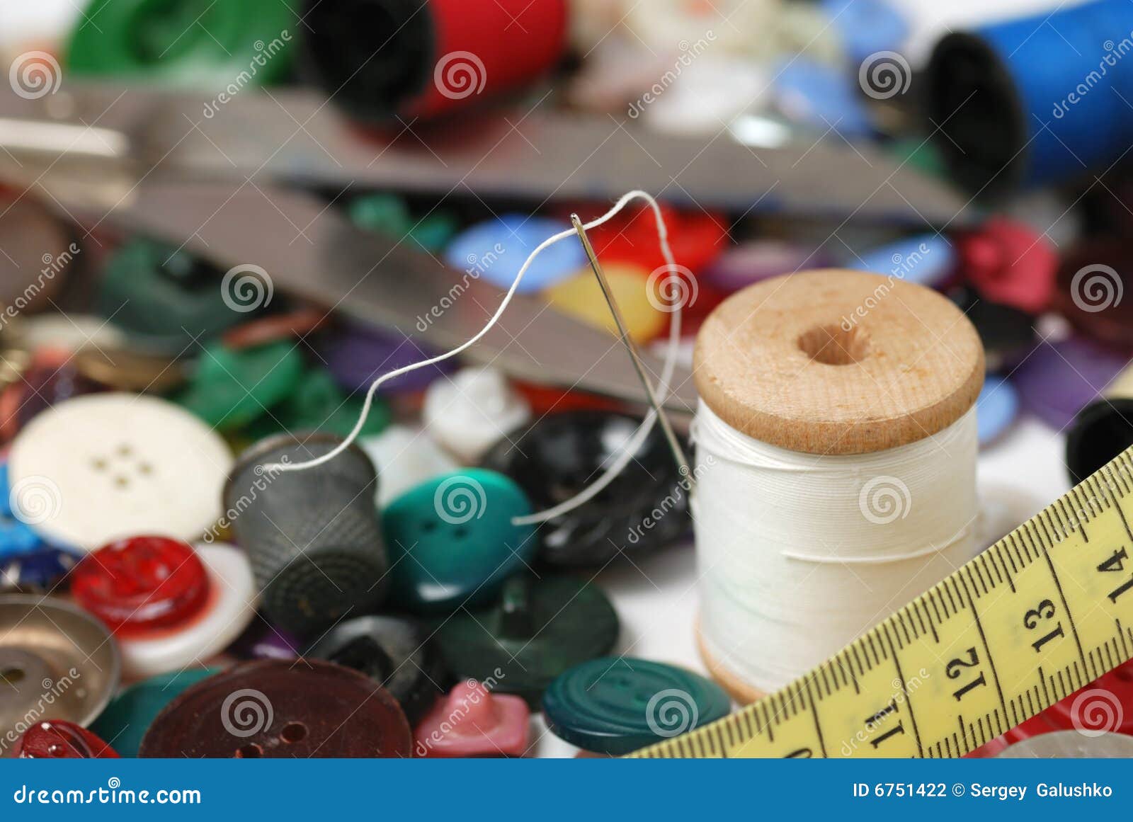 Needle And A Thread Picture. Image 6751422