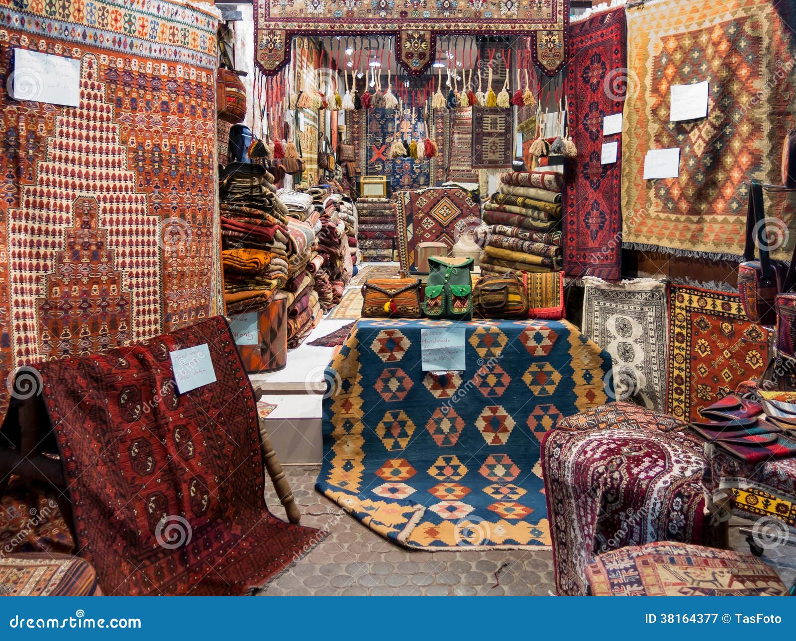 Negozio Del Tappeto Nel Souk, Dubai Fotografia Editoriale Immagine di