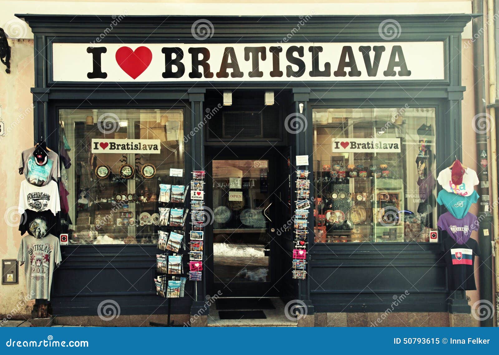 Negozio Di Ricordi E Del Regalo In Vecchia Citta Di Bratislava Slovacchia Immagine Editoriale Immagine Di Immagine Incastramento