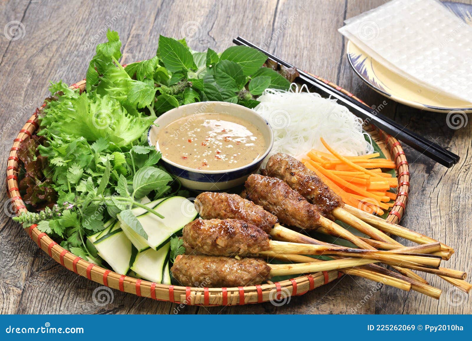 nem lui fue, vietnamese grilled minced pork sausages on lemongrass skewers