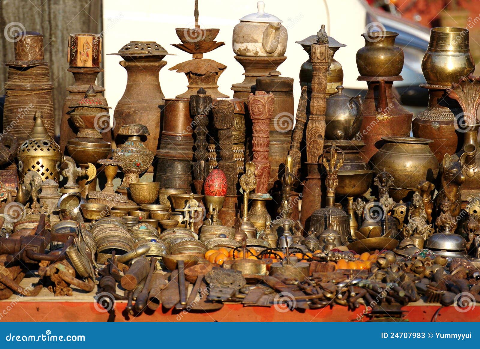 Vintage Metallic and Copper Stuff Sold on a Market in Jerusalem Old City,  Israel Stock Image - Image of ancient, bronze: 164453711