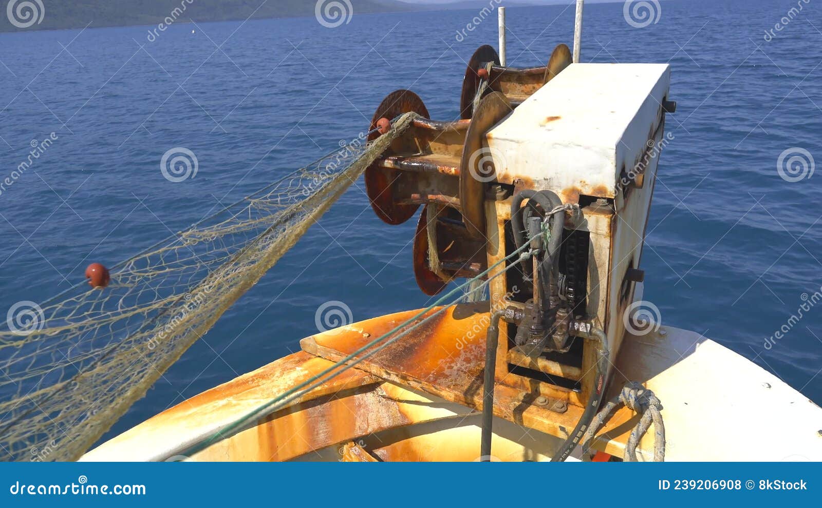 https://thumbs.dreamstime.com/z/net-reel-small-fishing-boat-pulling-net-nylon-fishing-net-float-line-attached-to-small-plastic-floats-fishing-net-reel-239206908.jpg