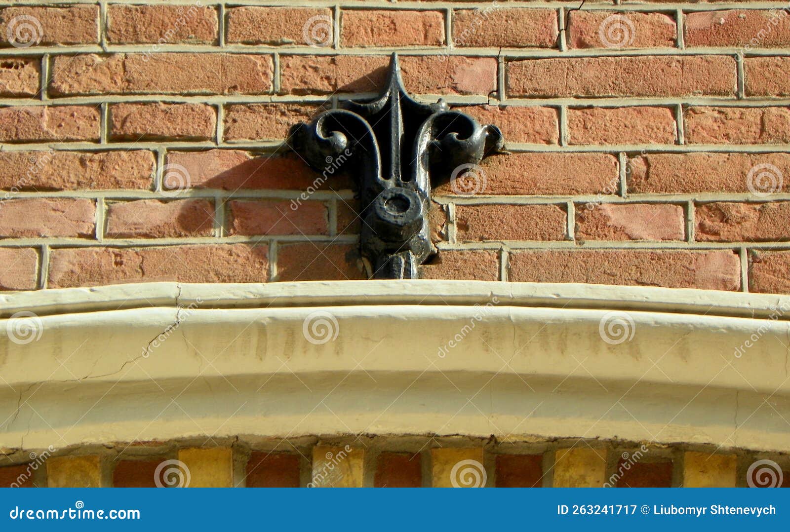 netherlands, amsterdam, 14 wittenburgergracht, forged emblem on the wall of the house