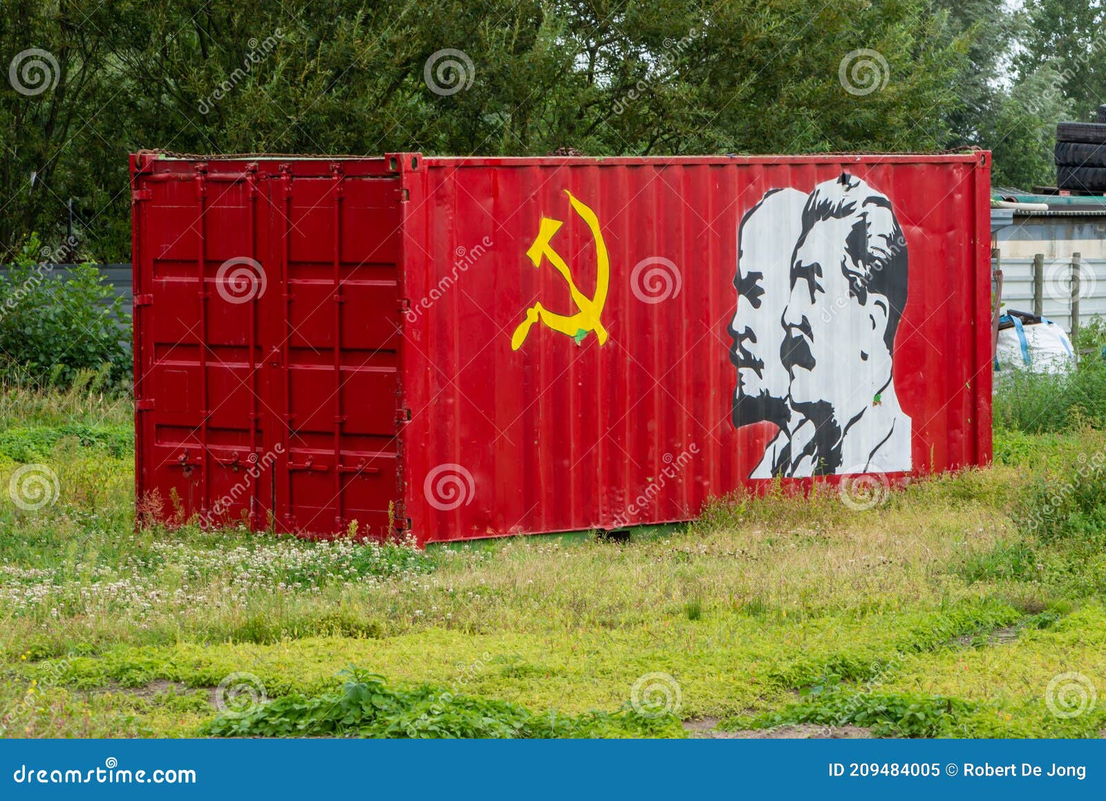 Communist Vladimir Lenin Hammer and Sickle CCCP Red Flag 