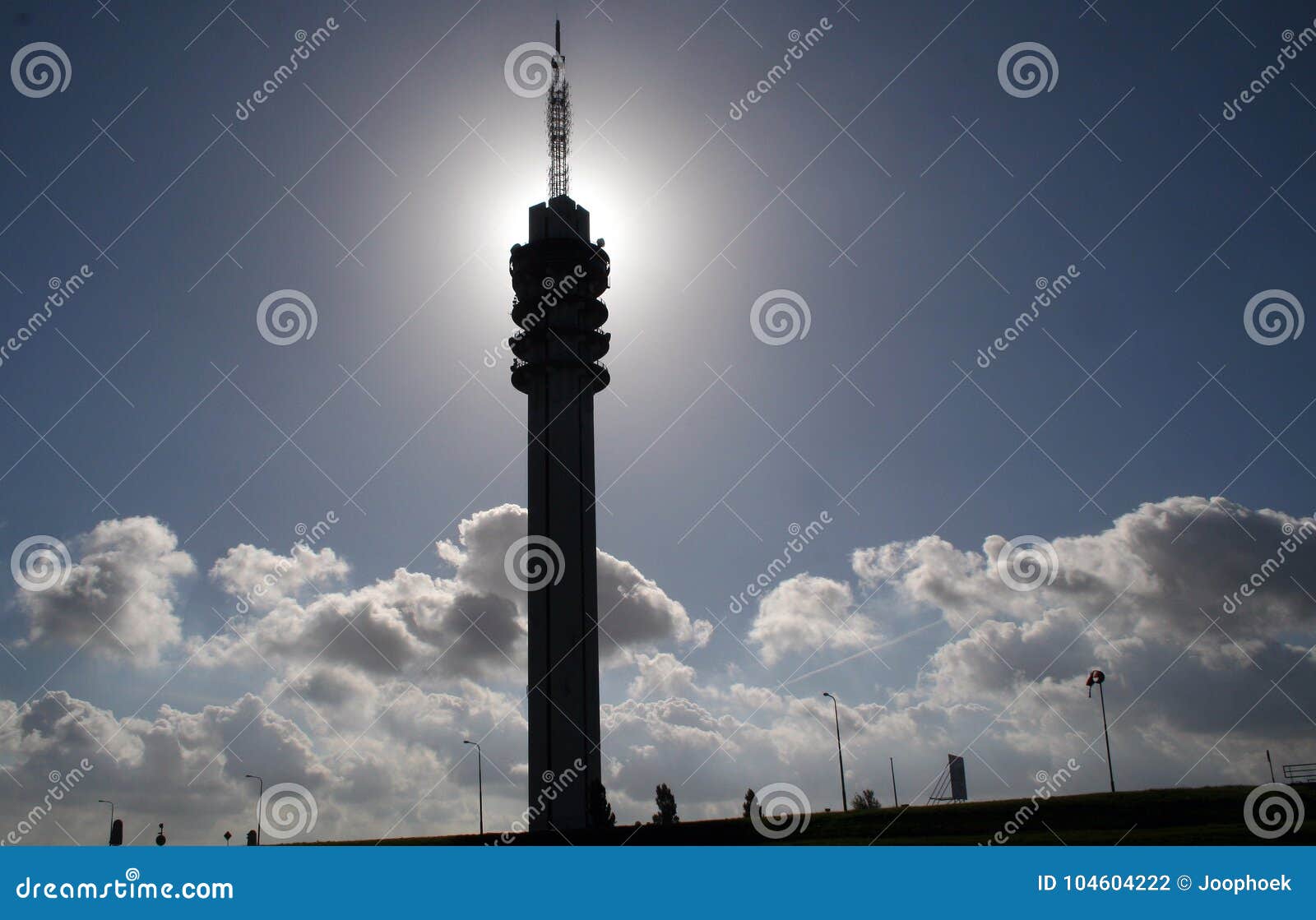 zendmast bij de oostvaardersdijk