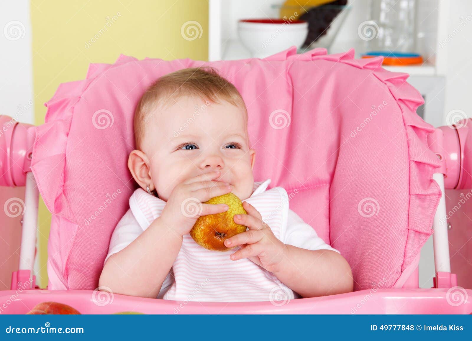 Nettes Baby, Das Frucht Isst Stockfoto Bild von gesund, zufuhr 49777848
