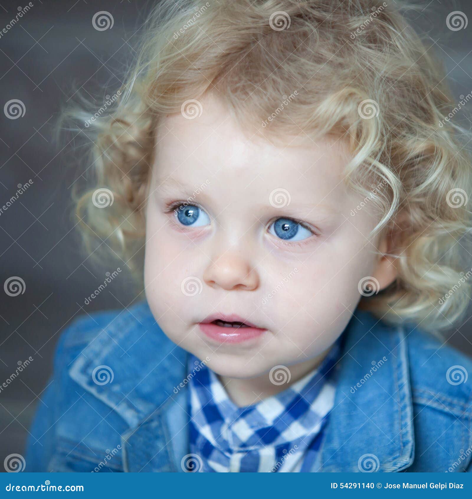 Nettes Blondes Baby Mit Blauen Augen Stockfoto Bild Von Nettes Augen