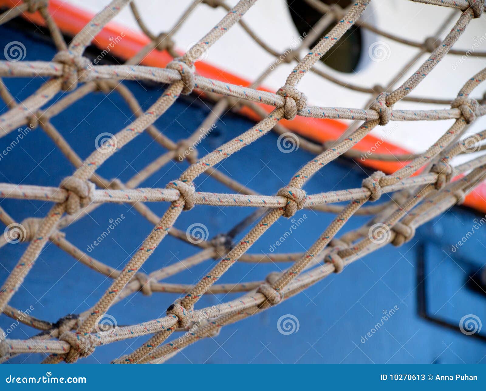 Netz auf Boot stockbild. Bild von koppelung, netzkabel - 10270613