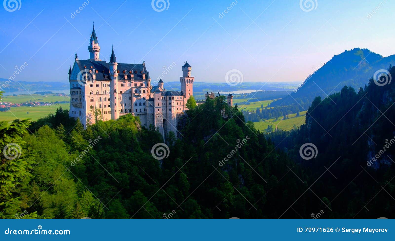 neuschwanstein castle view from marienbrucke, bayern germany