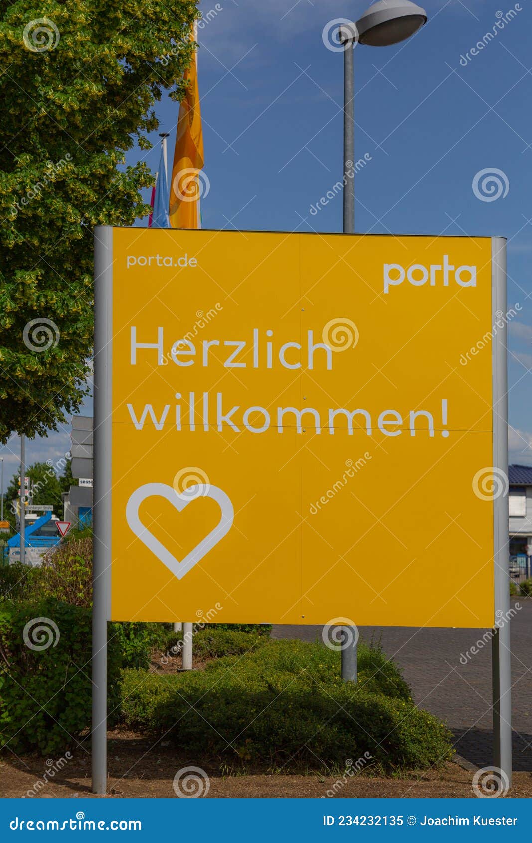 Herzlich Willkommen Sign Translates Into In English Royalty