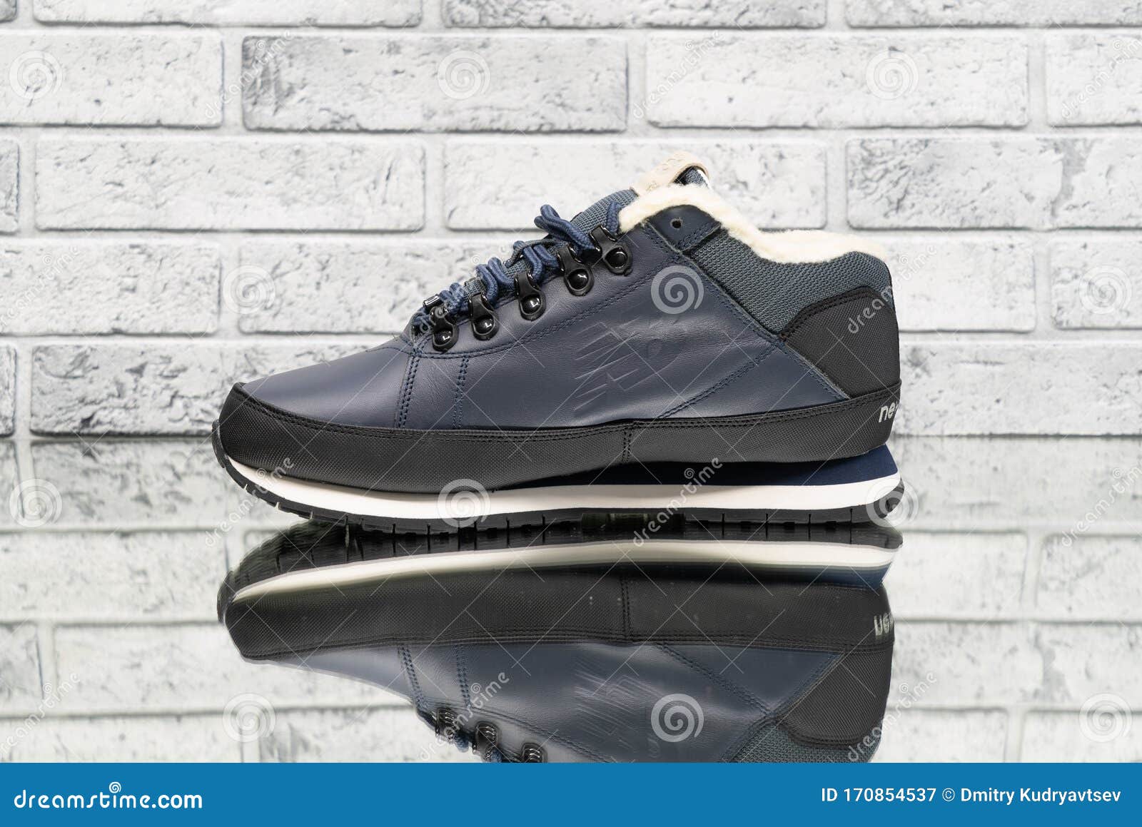 Tijd Grote hoeveelheid Het is goedkoop New Balance 754 Fur Leather Dark Navy Sneakers. Editorial Photography -  Image of background, casual: 170854537