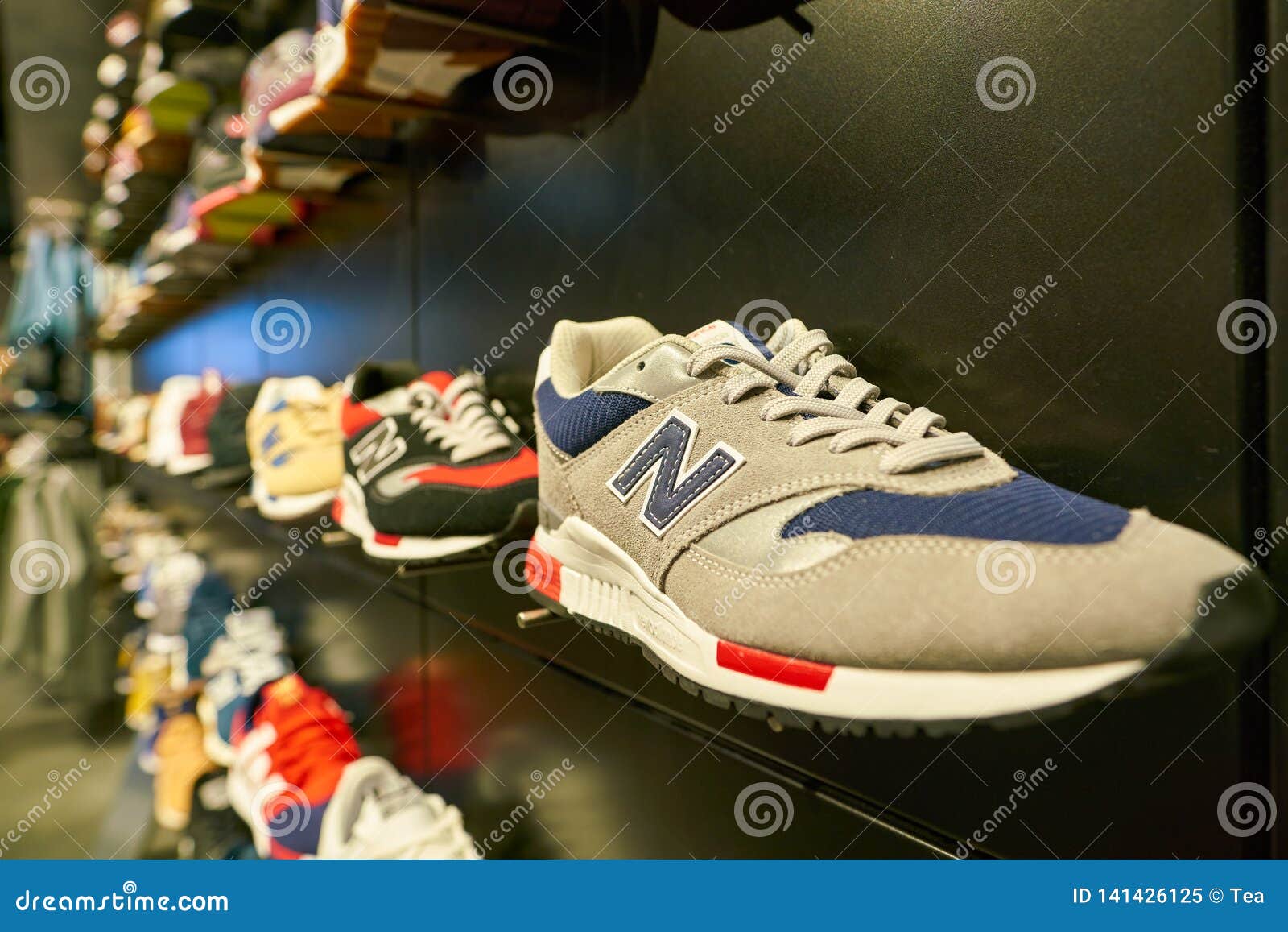 New Balance editorial image. Image of balance, commerce - 141426125