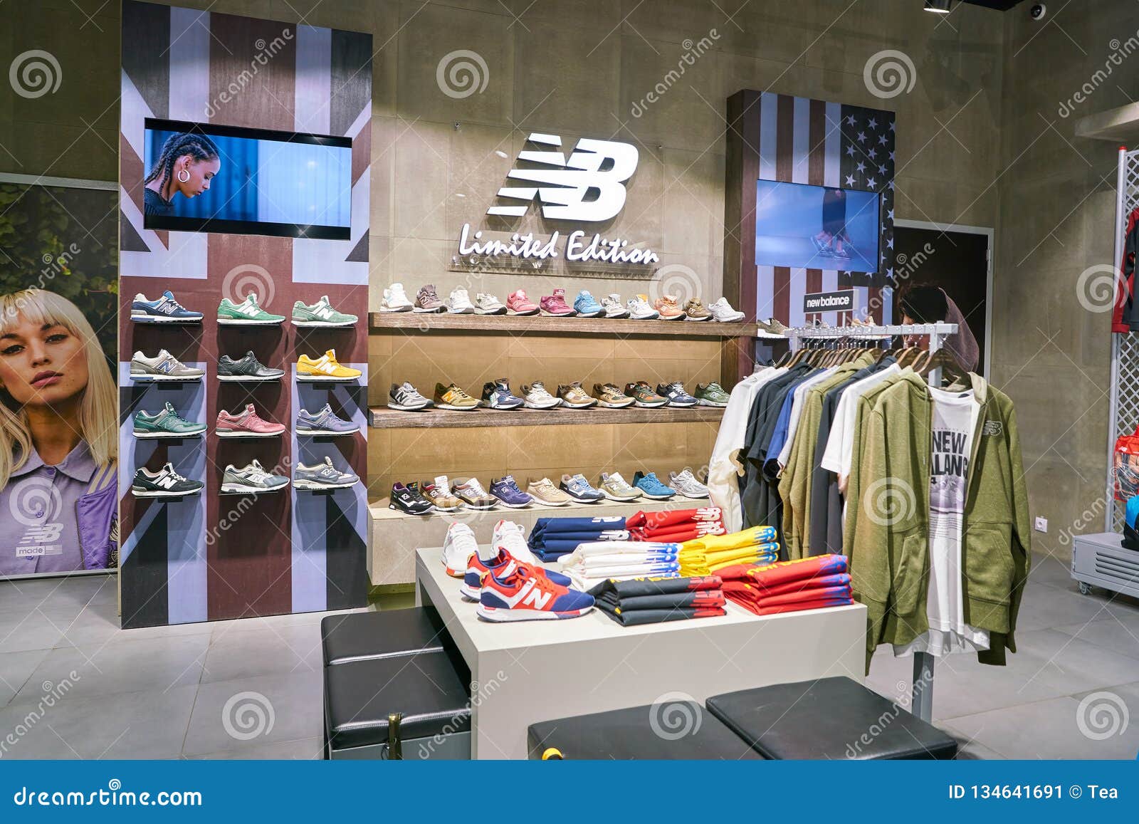 New Balance store editorial photo. Image of jogging - 134641691
