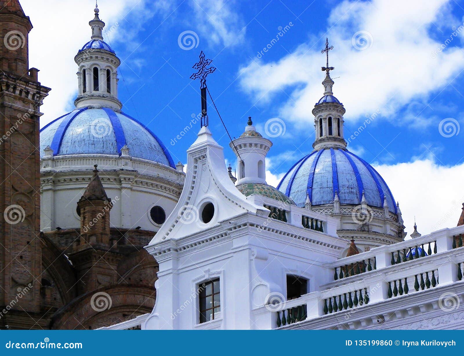 catedral de la inmaculada concepciÃÂ³n de cuenca in center of cuenca, ecuador