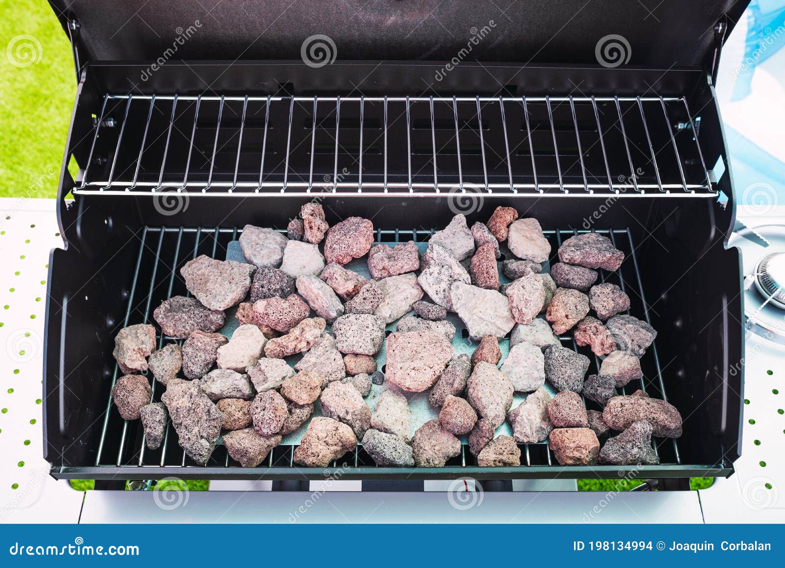 capaciteit Factuur Slechthorend New and Clean Barbecue Grill with Lava Rocks for Gas Cooking Stock Photo - Image of space, metal: 198134994 capaciteit Factuur Slechthorend New and Clean Barbecue Grill with Lava Rocks for Gas Cooking Stock Photo - Image of space, metal: 198134994