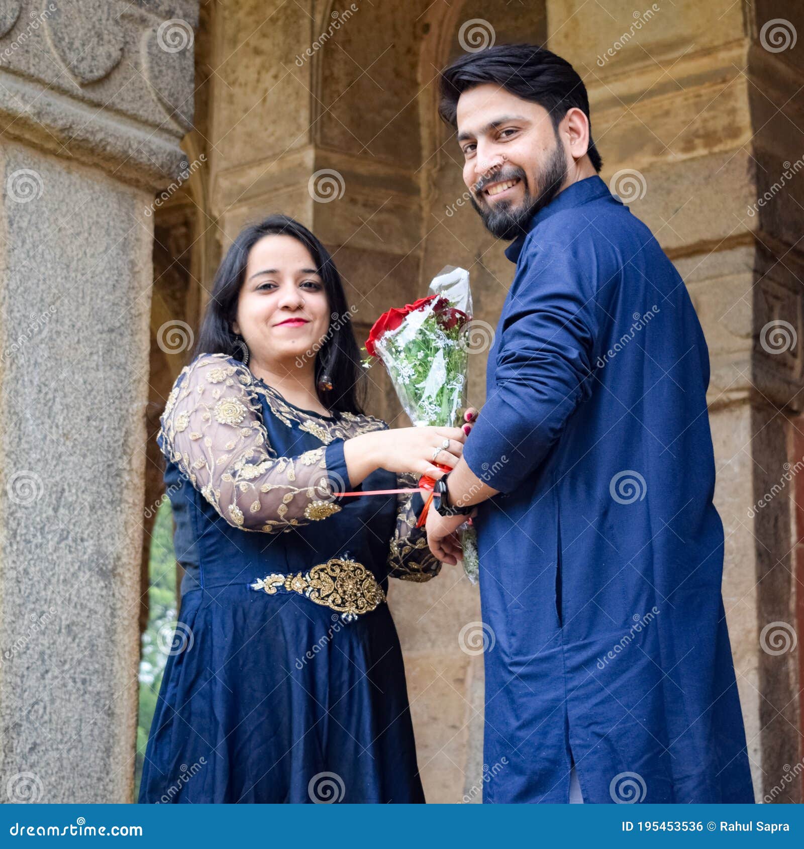 Pin by SURESH KUMAR LAKHARA SOMESAR on शादी | Indian bride photography poses,  Bride fashion photography, Indian wedding couple photography