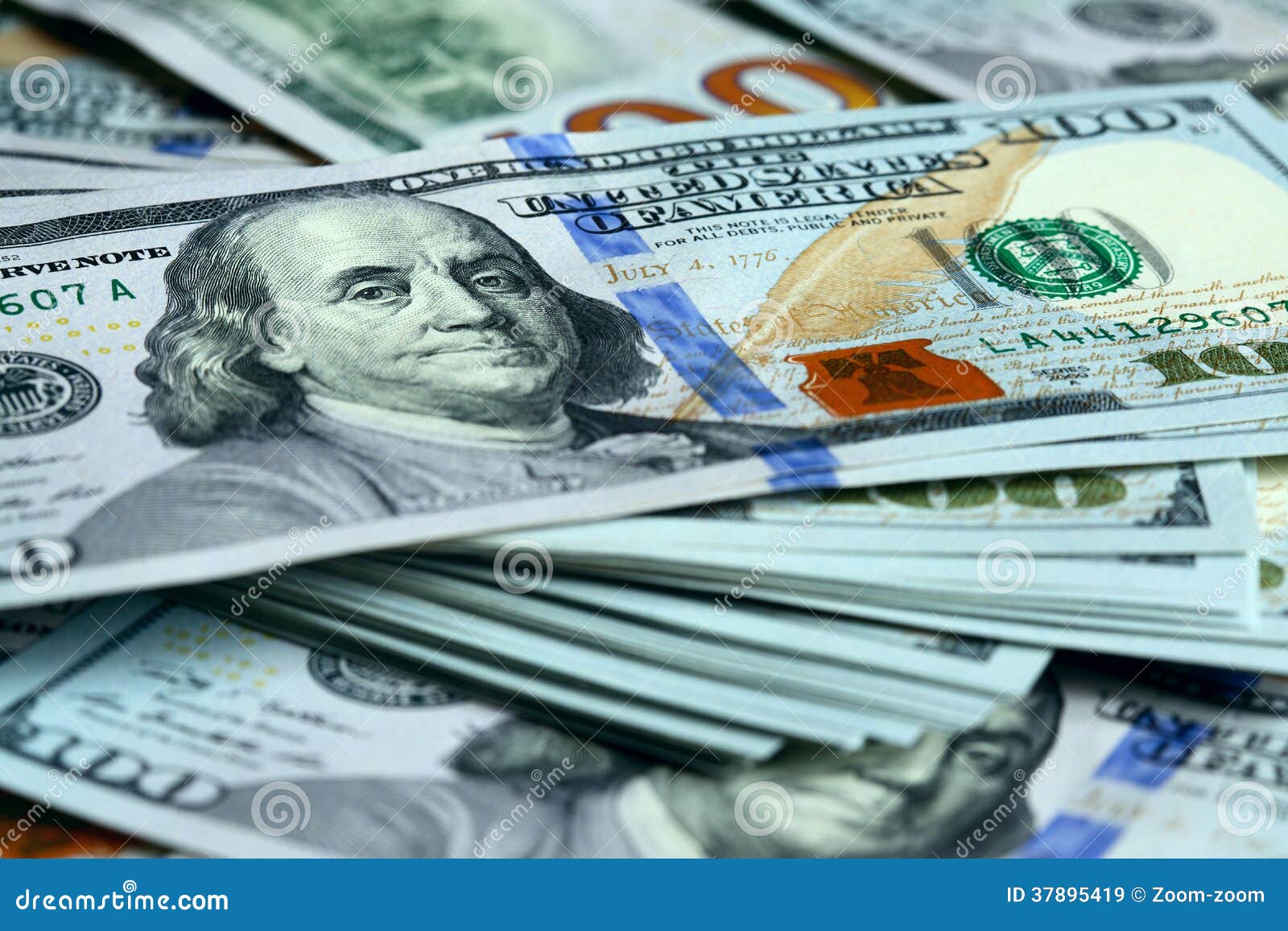 134 долларов в рублях. Новые доллары. Синий доллар. Доллар и евро. Новые синие доллары.