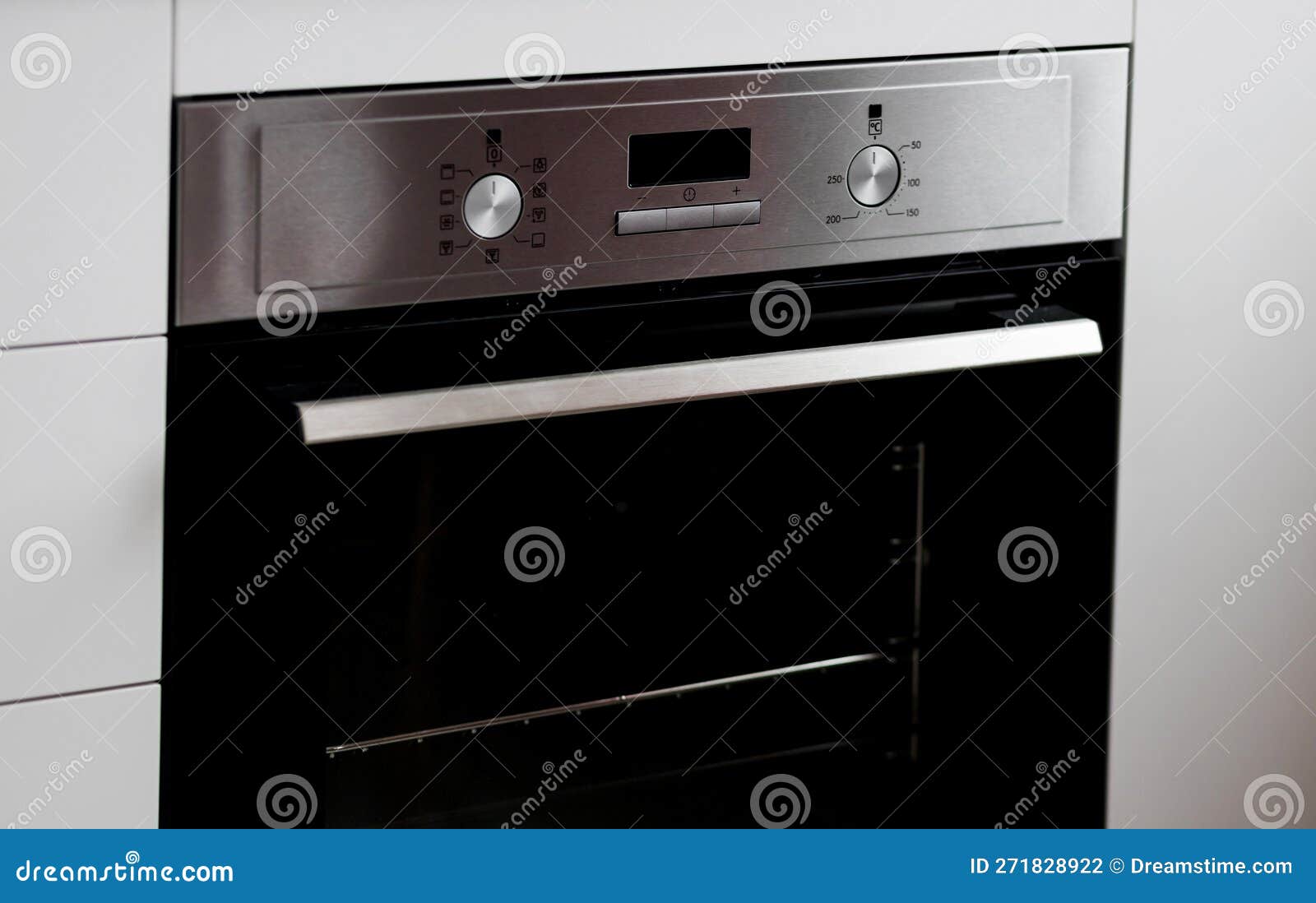 optager Dom Rendezvous New Electric Oven in Kitchen Stock Photo - Image of design, cook: 271828922