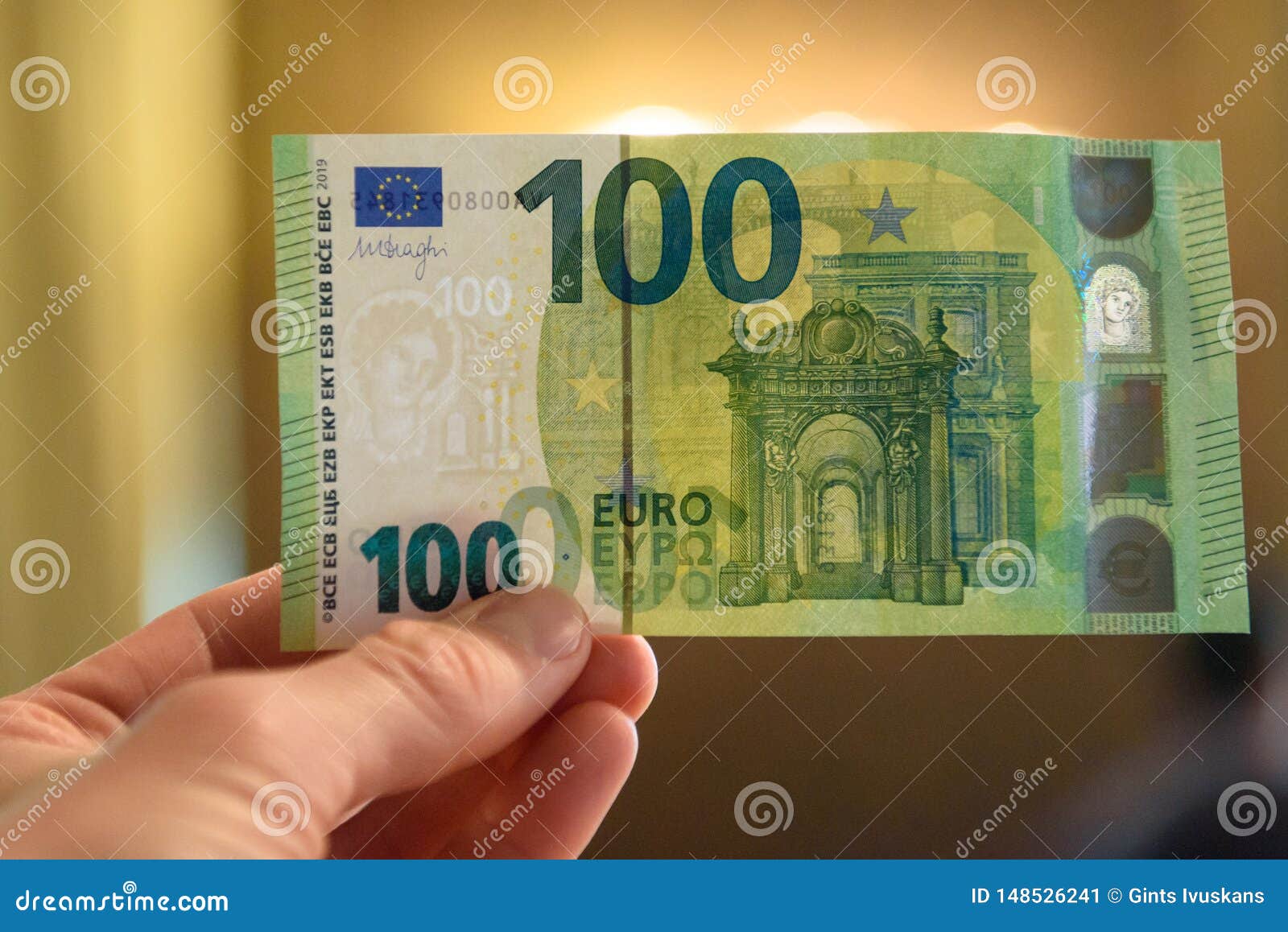 Kako prijatelju ulepšat dan - Page 2 New-euro-banknote-europa-series-riga-latvia-national-central-bank-inform-media-press-conference-banknotes-148526241