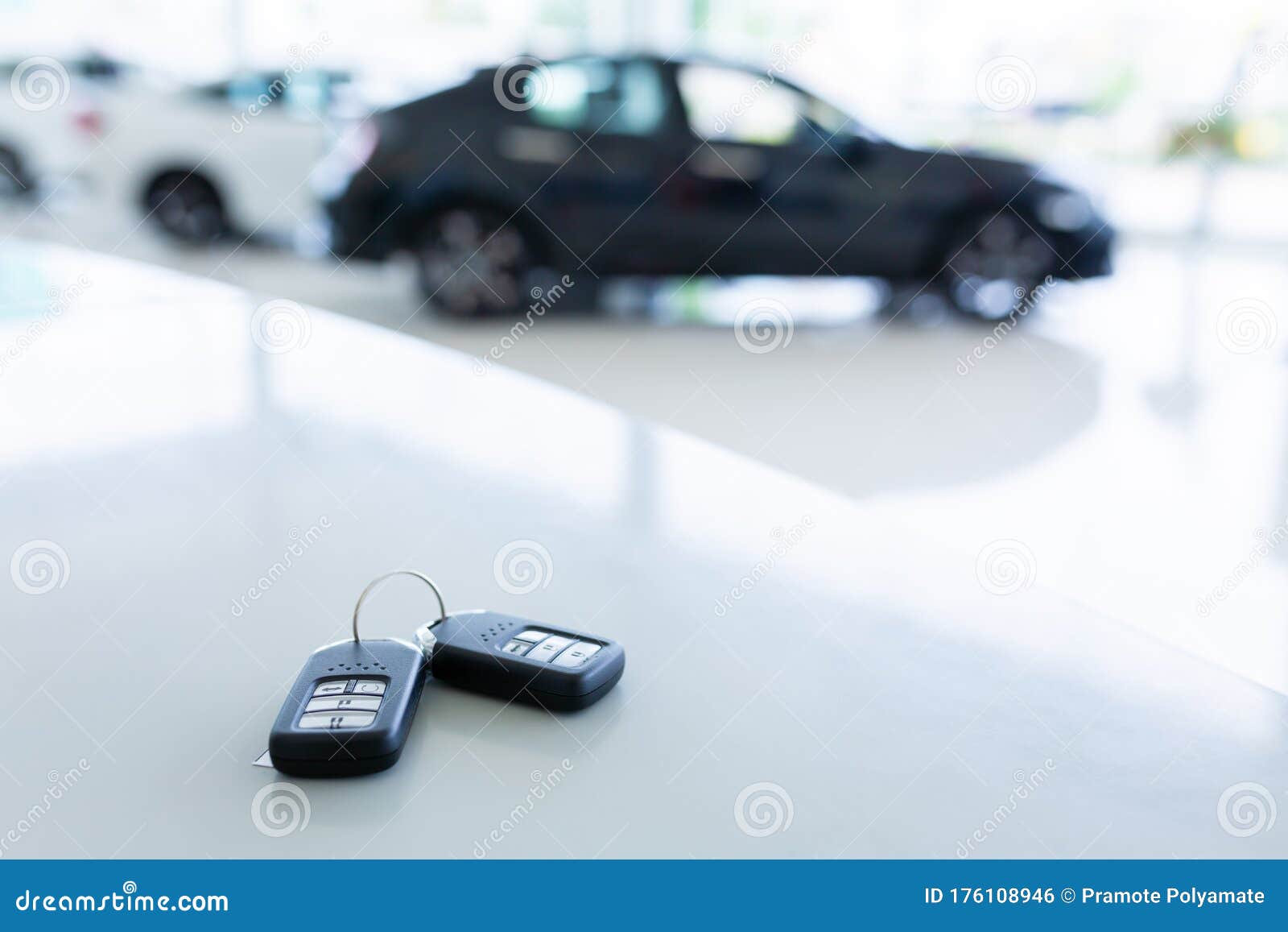 Key Fob For A Car And House Keys On A Table Stock Photo - Download Image  Now - Brass, Car Key, Close-up - iStock