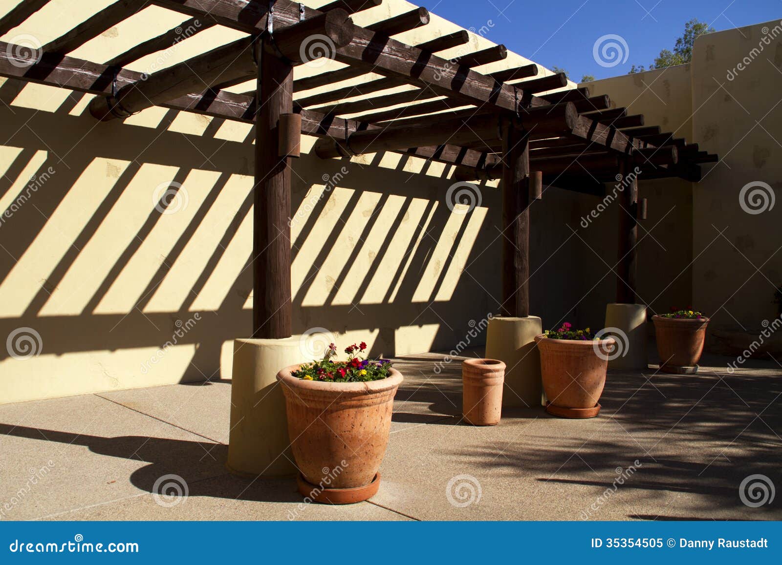 new modern home southwestern patio