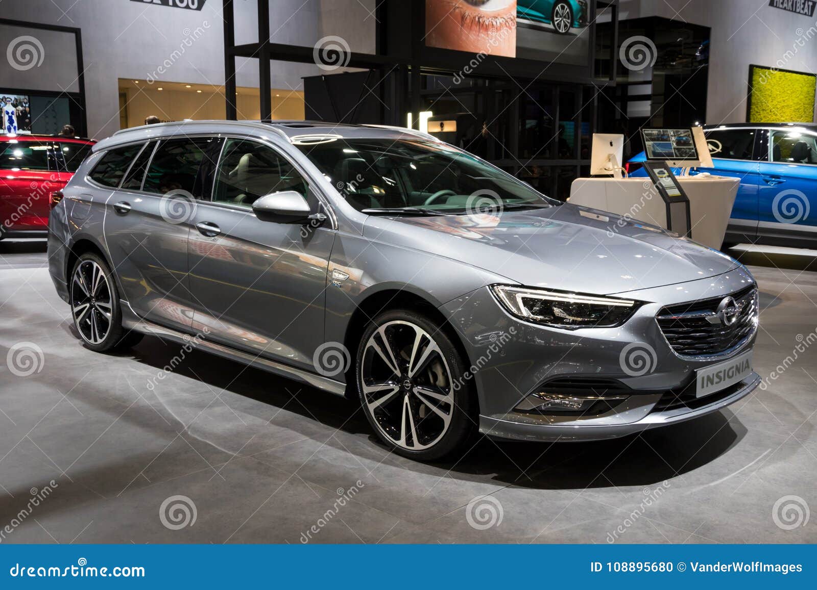 Accompany parade processing New Opel Insignia Station Wagon Car Editorial Image - Image of wagon,  brussels: 108895680