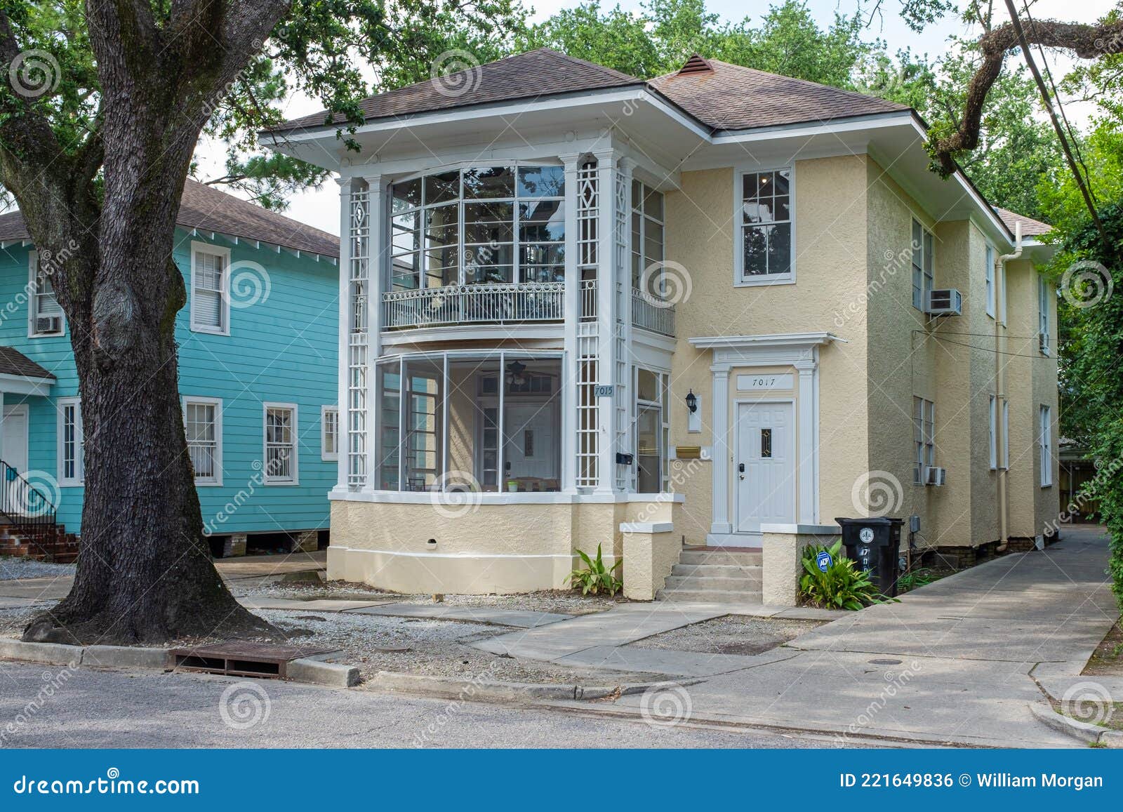 Old Duplex in Uptown New Orleans Editorial Photo Image of street