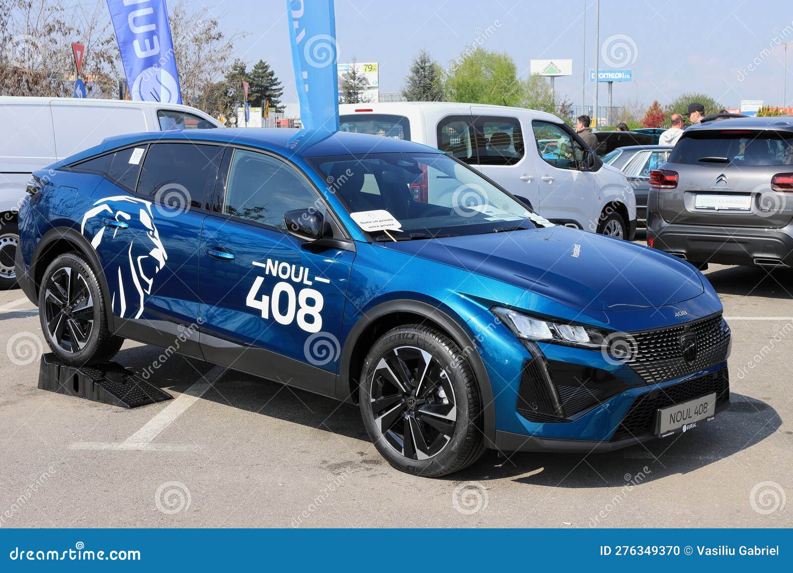 The new PEUGEOT 408: the plug-in hybrid sedan