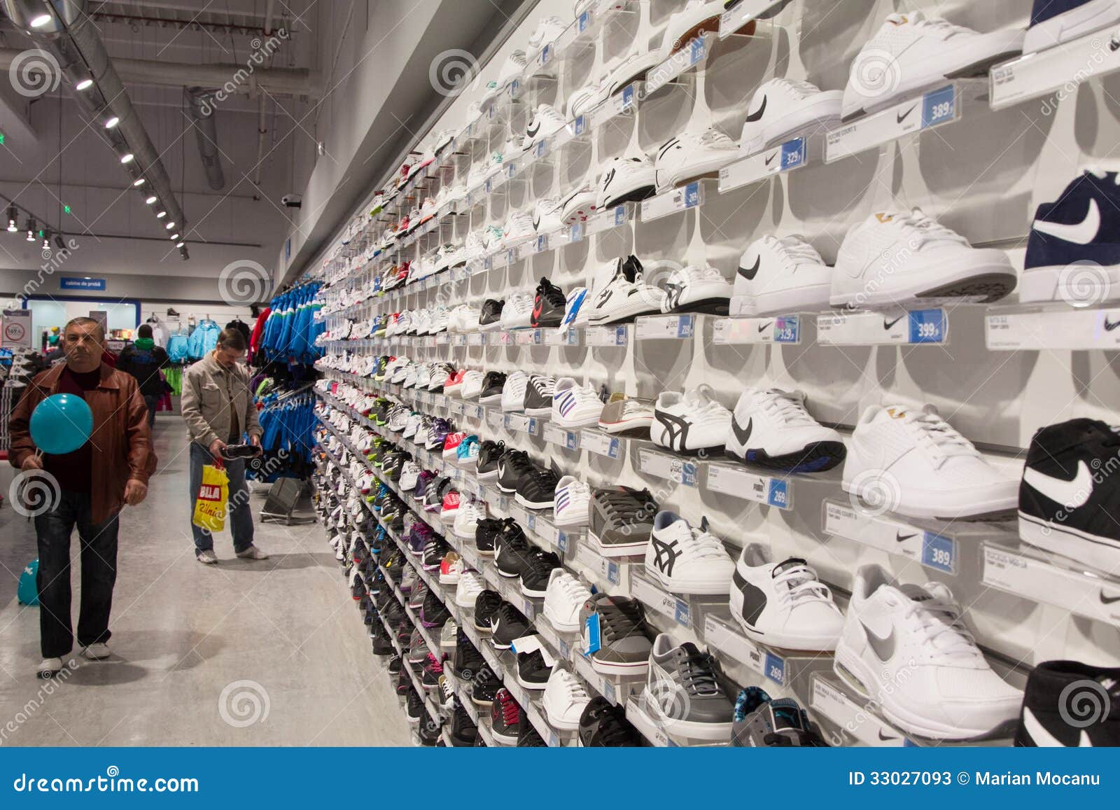 New store shoes editorial stock photo. Image of discount - 33027093