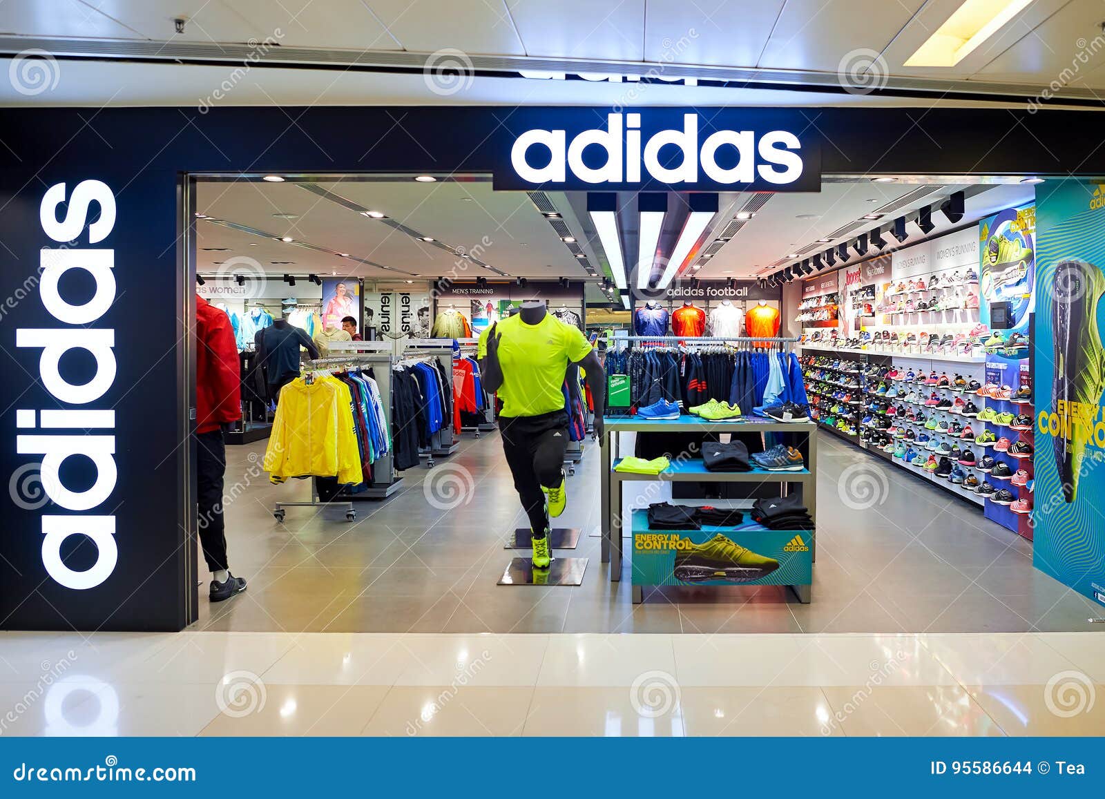 adidas mall plaza egaña