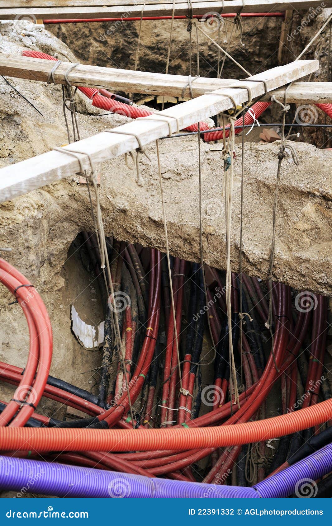 New Underground Electrical Installation Stock Photography - Image: 22391332