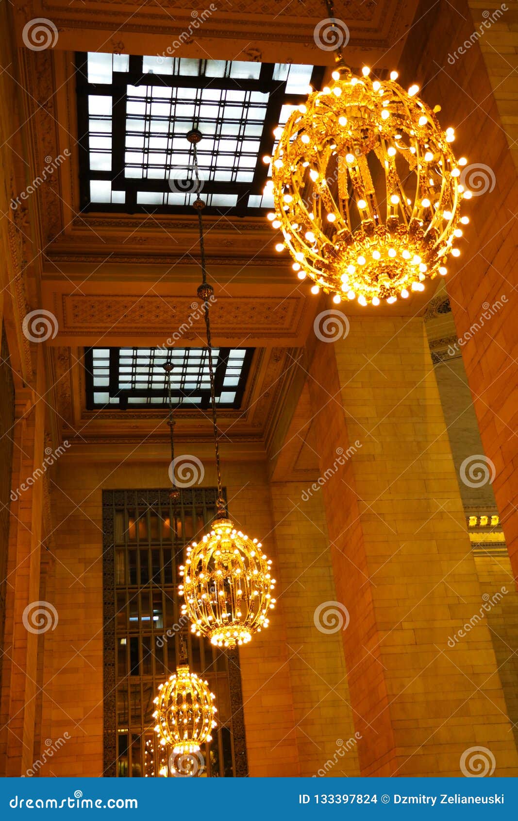New York August 26 2018 Chandelier On The Ceiling Of