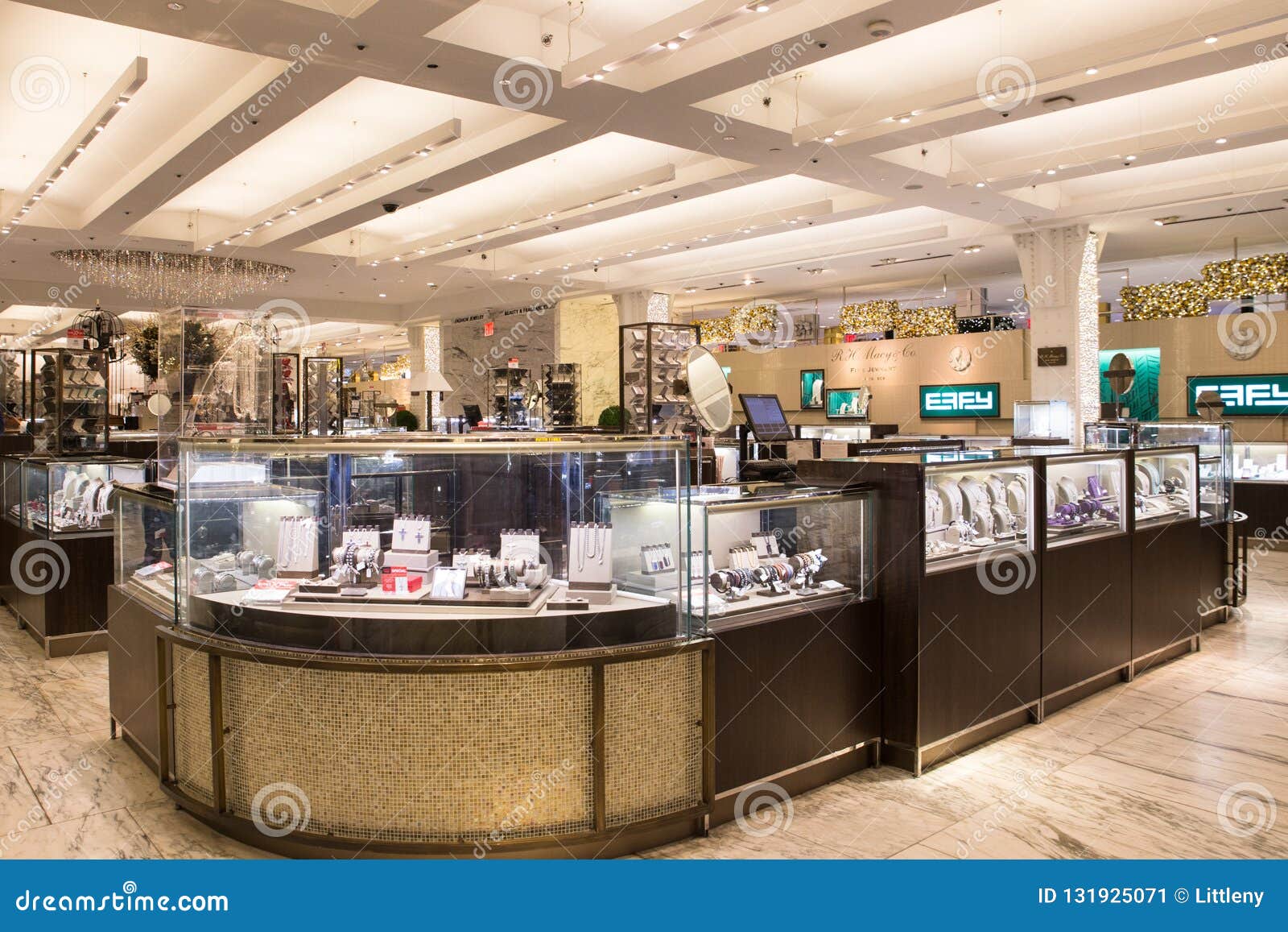 Macy's Herald Square: Clothing, Shoes, Jewelry - Department Store in New  York, NY