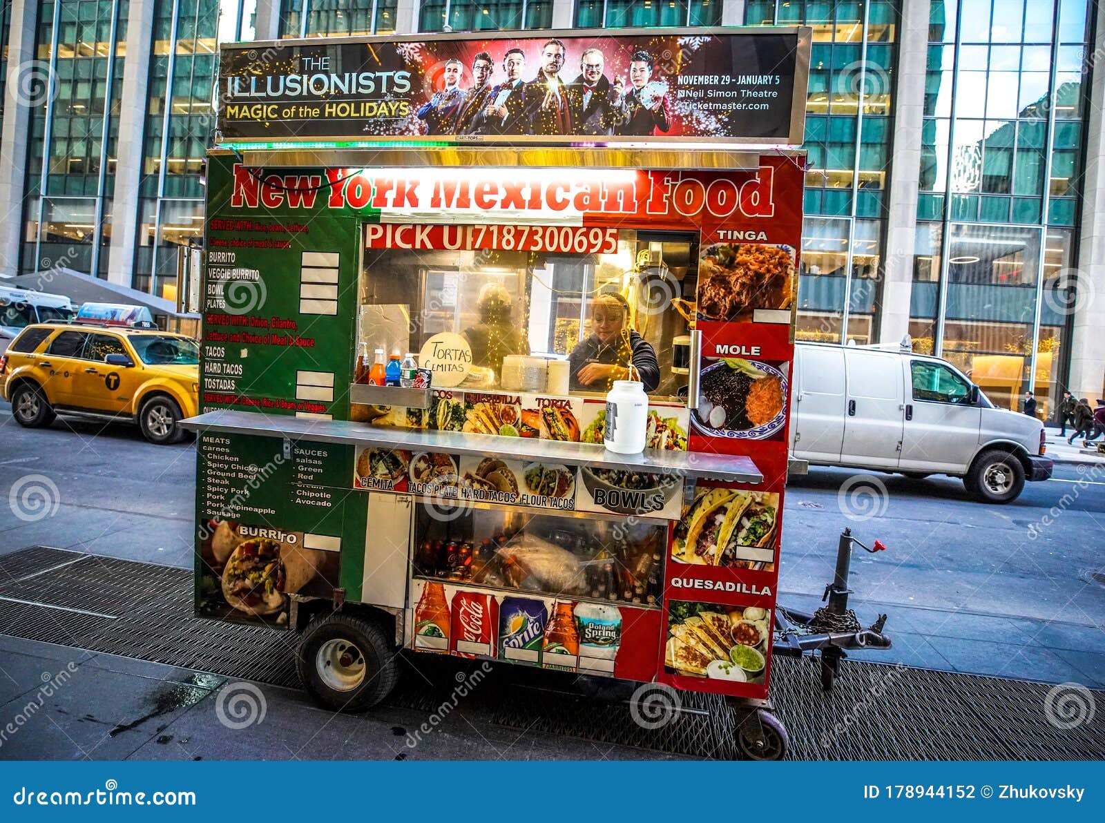 Street Food Vendor Cart in Manhattan Editorial Photography - Image of