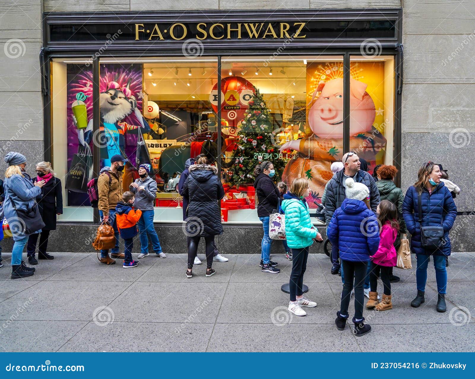 Fao schwarz new york christmas hi-res stock photography and images