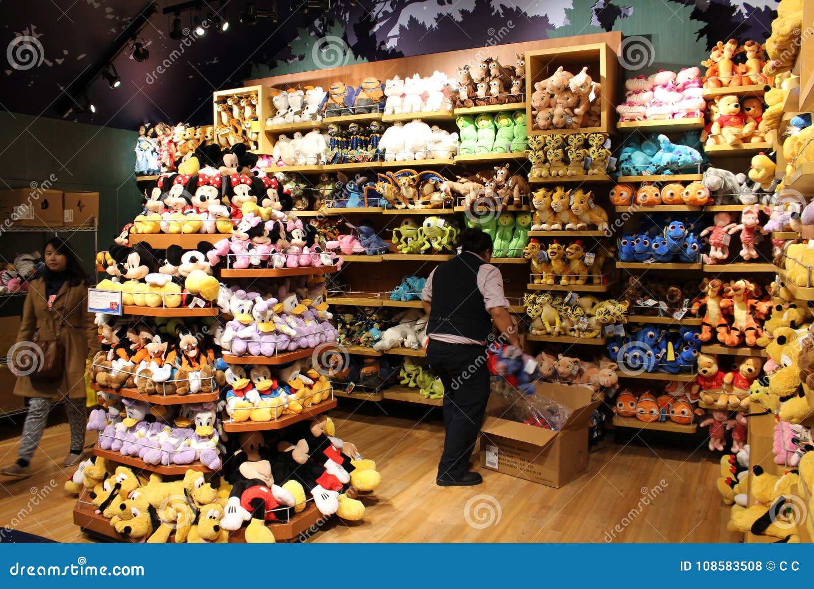 heilig onderwijs interferentie 2,596 Disney Store Photos - Free & Royalty-Free Stock Photos from Dreamstime