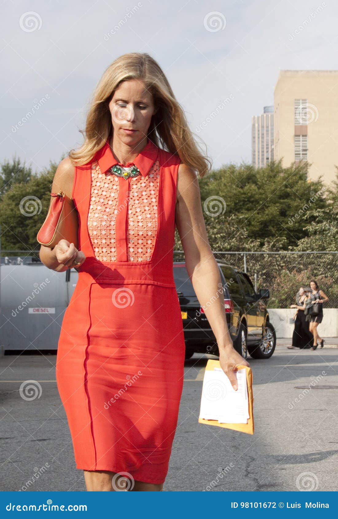 New York Fashion Week Street Style in Manhattan. Fashionable Style ...
