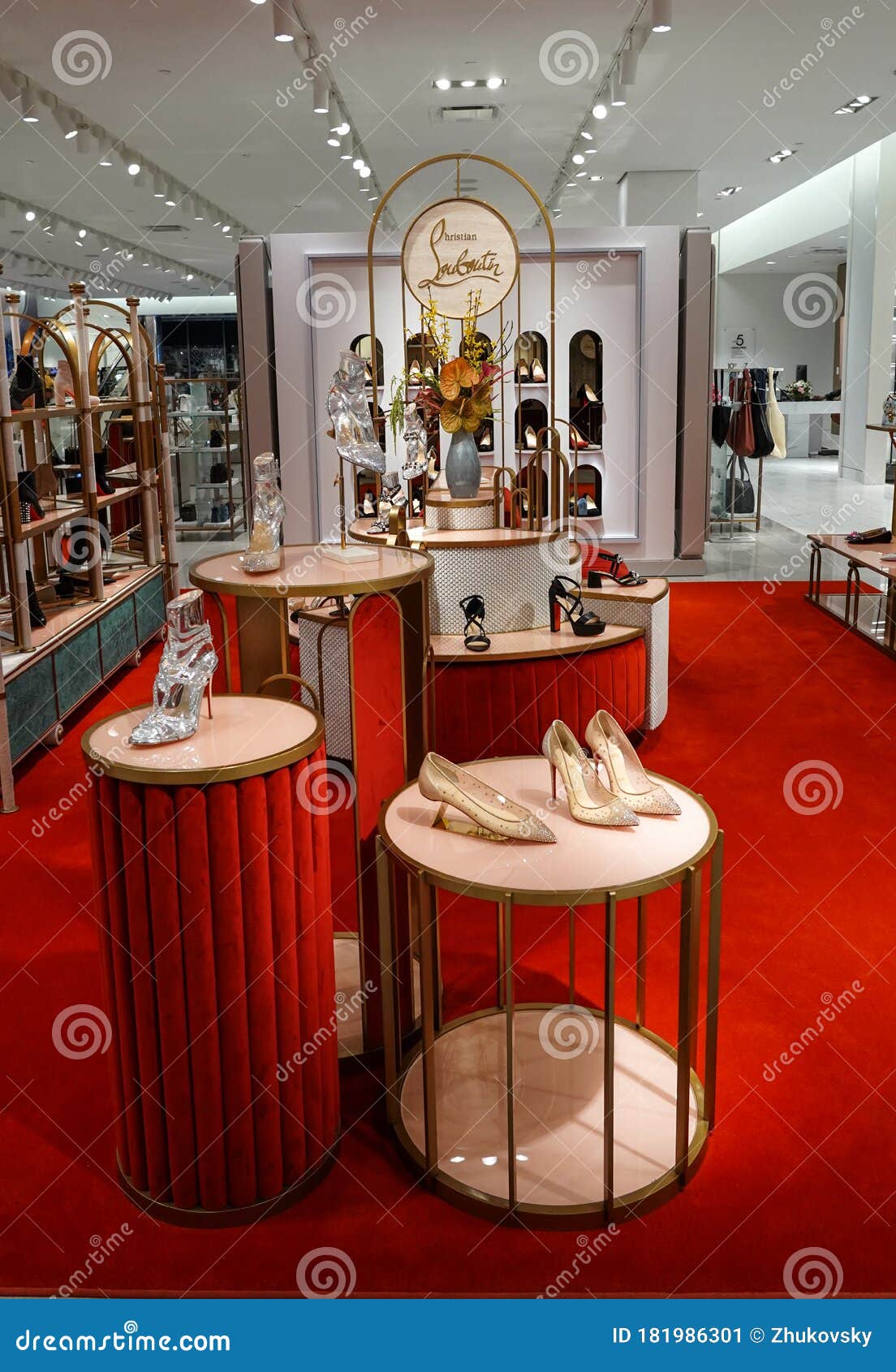 lommeregner afbrudt Rektangel Christian Louboutin Shoes at Neiman Marcus First Manhattan Store at the  Shops at Hudson Yards Shopping Mall Editorial Photo - Image of design,  covid: 181986301