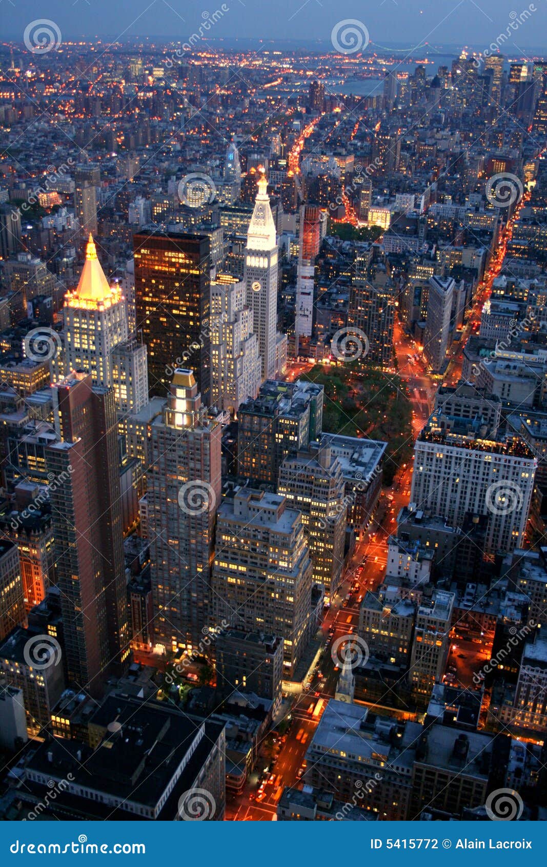 Nova Iorque à noite foto de stock. Imagem de ativo, ocupado - 5415772, image size:1067x1690