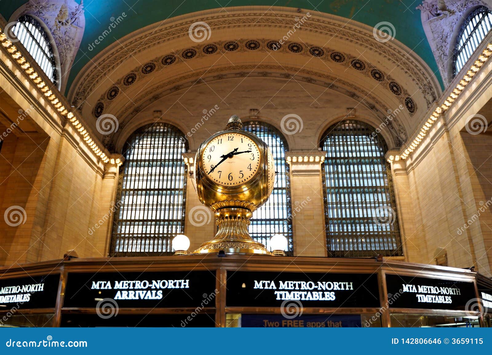 Interior Of Main Concourse Of Grand Central Terminal With