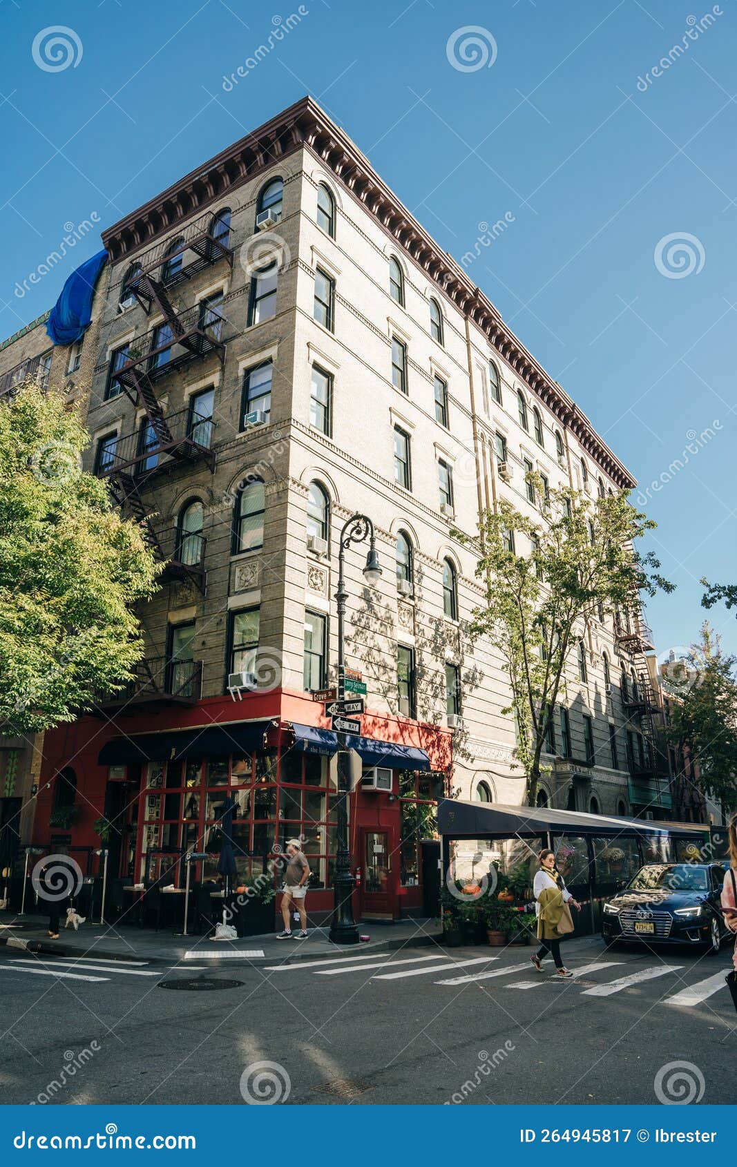 6+ Hundred Corner Store New York Royalty-Free Images, Stock Photos &  Pictures