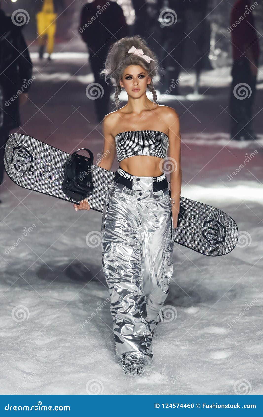 Georgia Fowler Walks the Runway at the Philipp Plein Fashion Show Editorial  Image - Image of pleinsport, people: 124574460