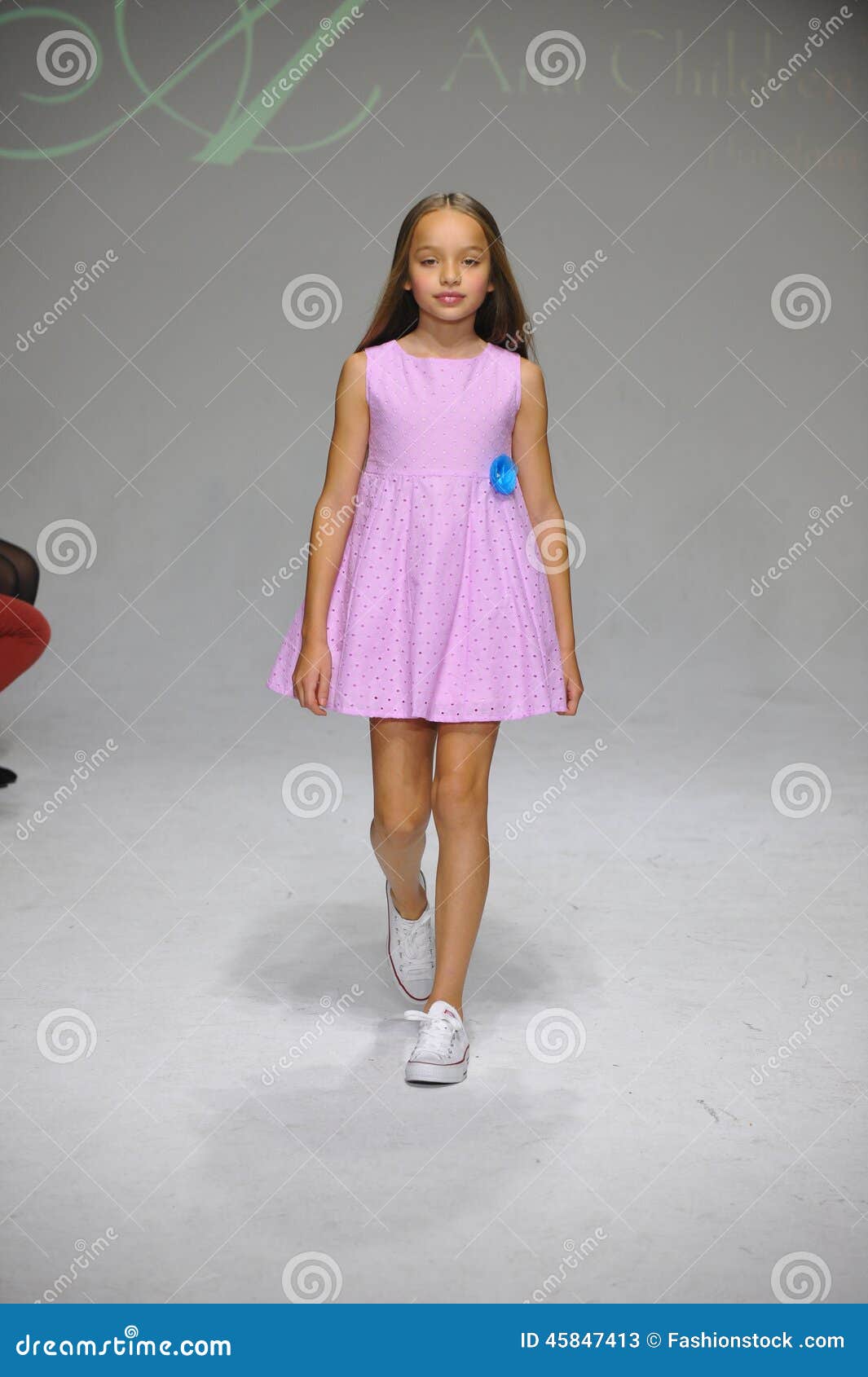 NEW YORK, NY - OCTOBER 19: a Model Walks the Runway during the Aria ...