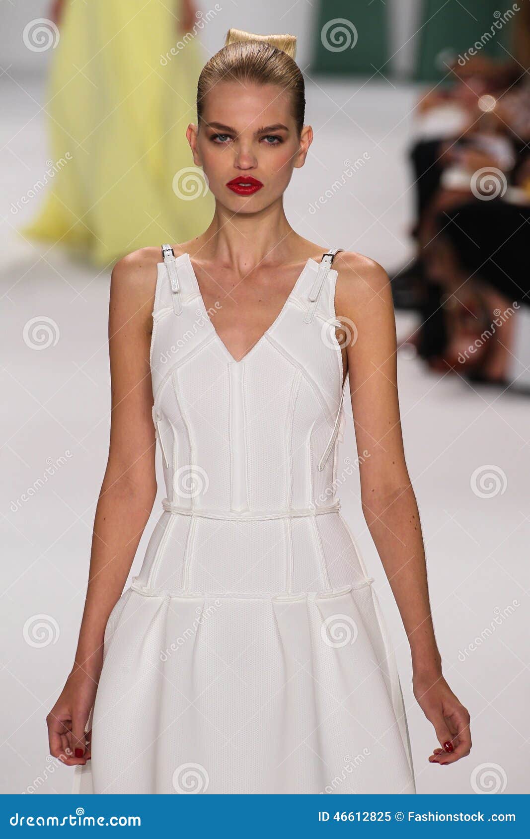 daphne groeneveld runway couture daphne groeneveld runway couture