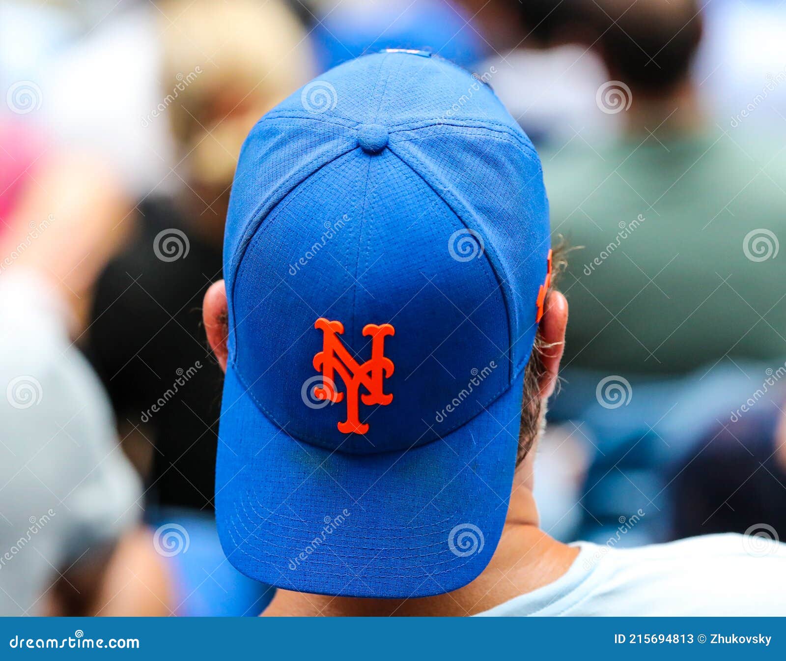 Fan Wears New York Mets Hat at Billie Jean King National Tennis Center in  New York Editorial Stock Photo - Image of league, arena: 215694813