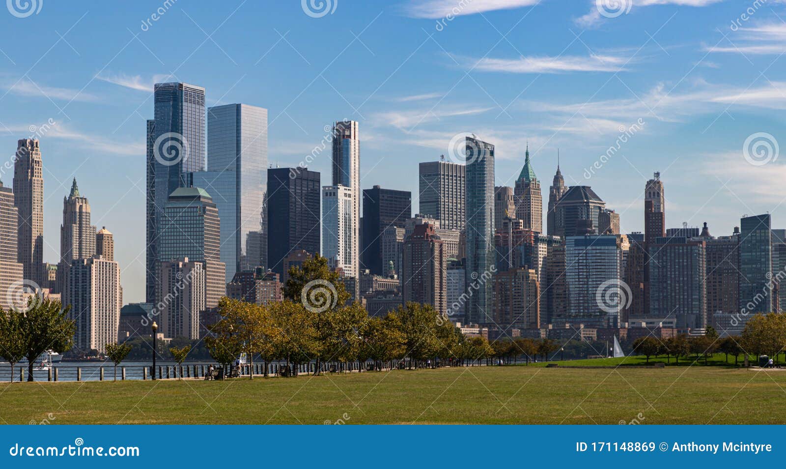 new york skyline showing several prominent buildings and hotels under a blue sky