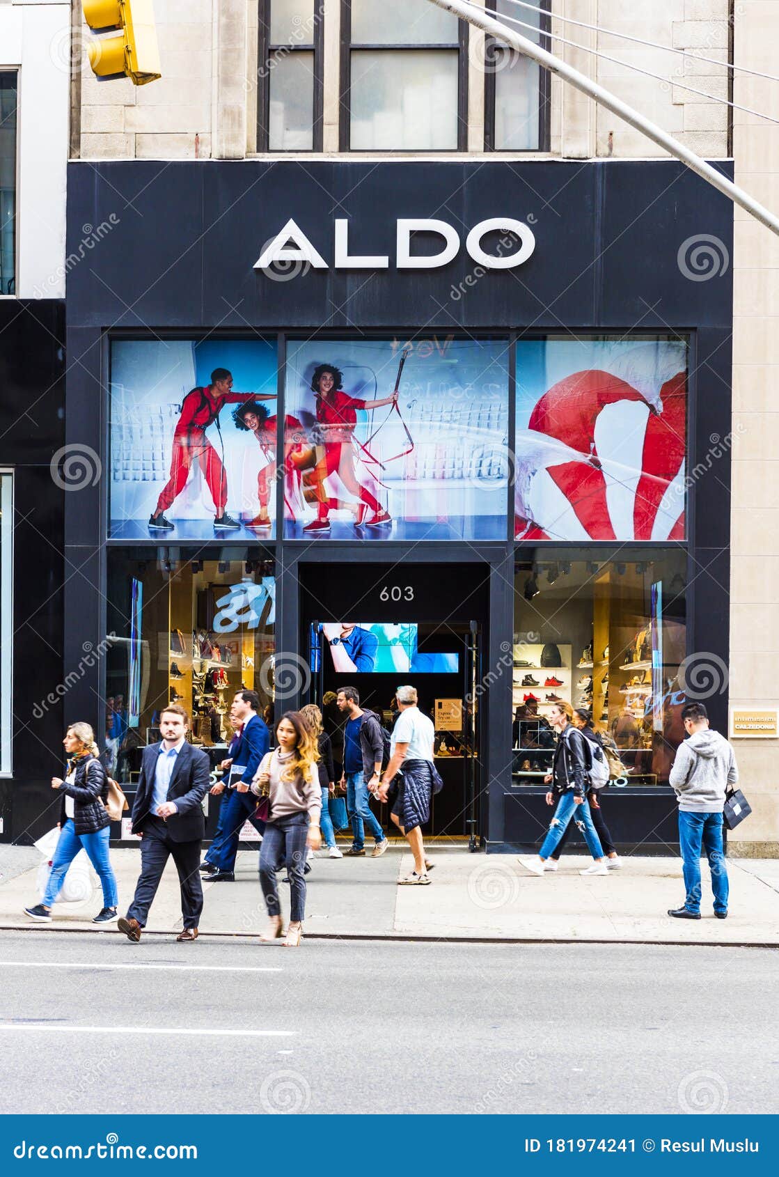 ALDO Store on Fifth Avenue editorial Image of brand - 181974241