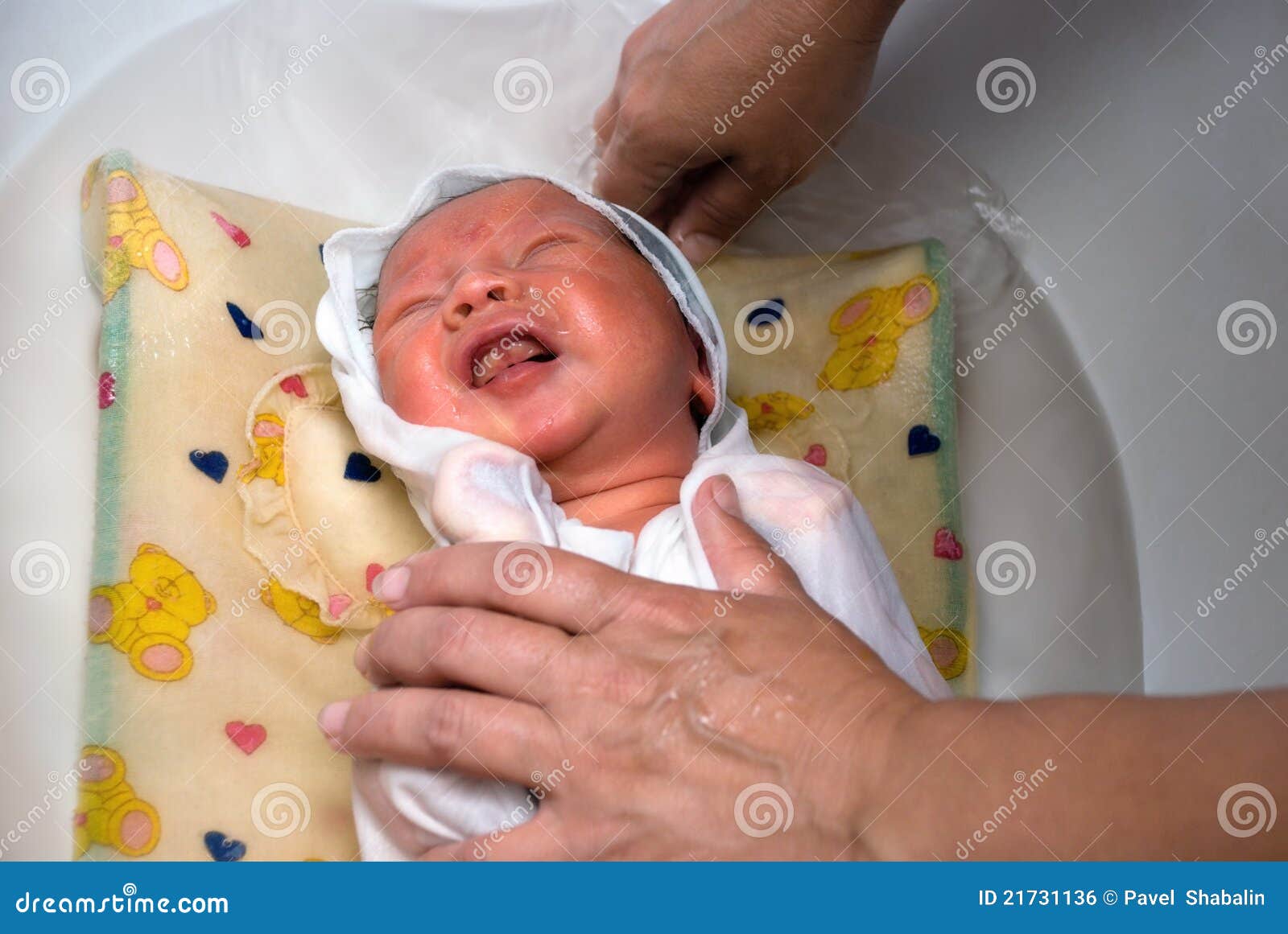 Newborn baby bathing stock photo. Image of bathtub, health 21731136