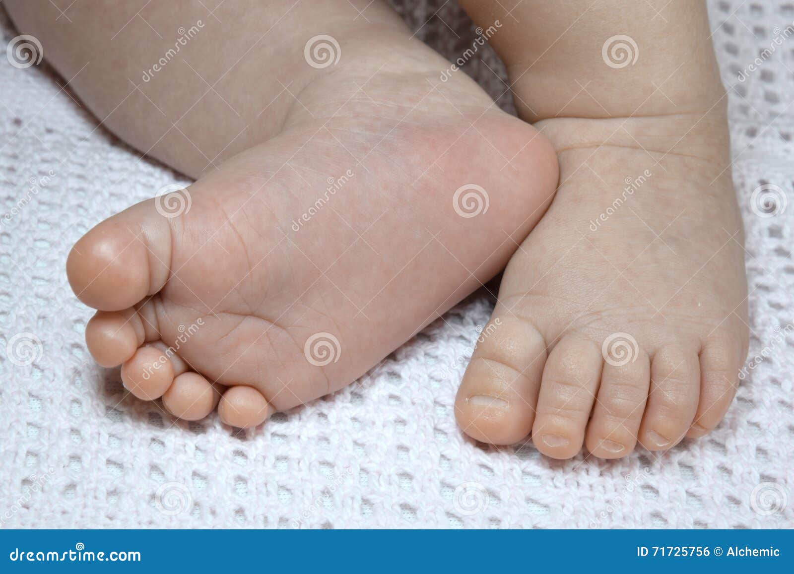 cute toes newborn photography